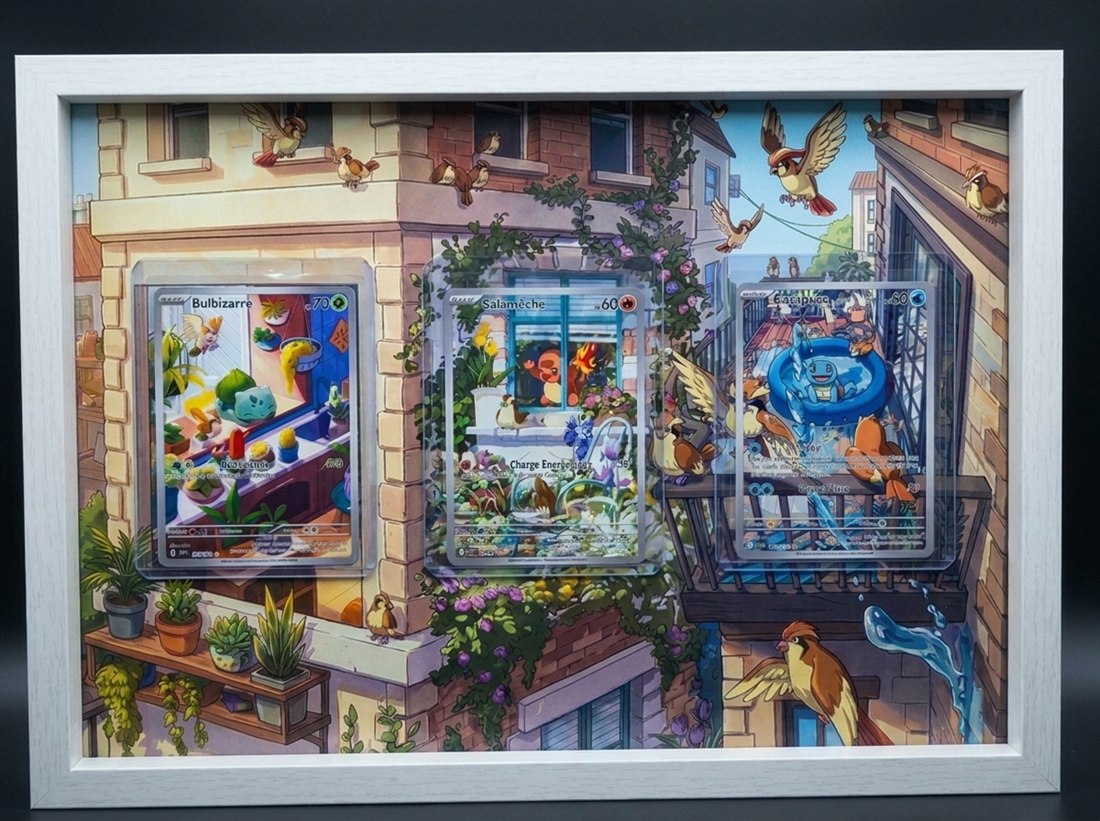 Composition UnikOse : trois cartes protégées sur un décor peint continu